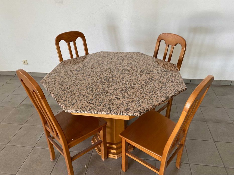 Mesa octogonal em madeira, tampo granito