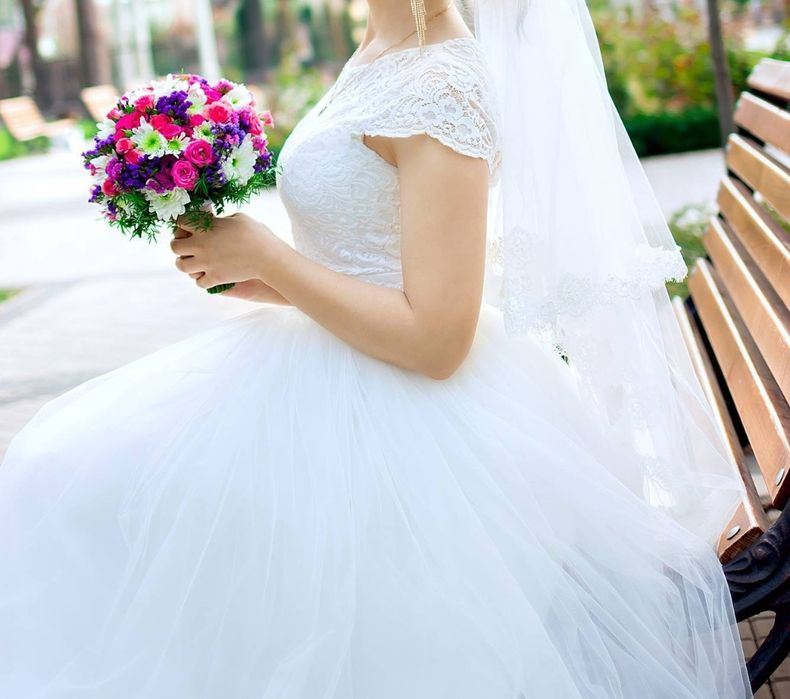 Весільна сукня для урочистих подій