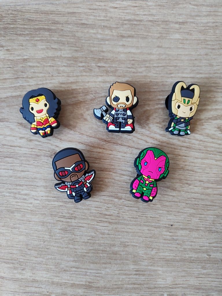 Spinki crocs przypinki do crocsów charms Avengers Marvel