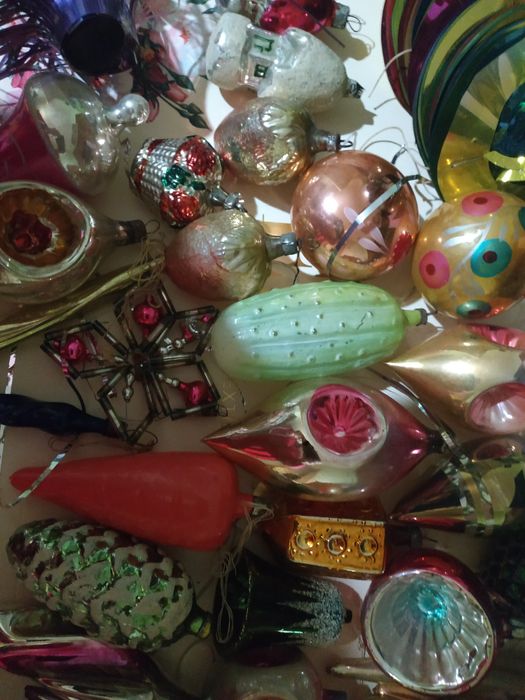 Іграшки новорічні різні