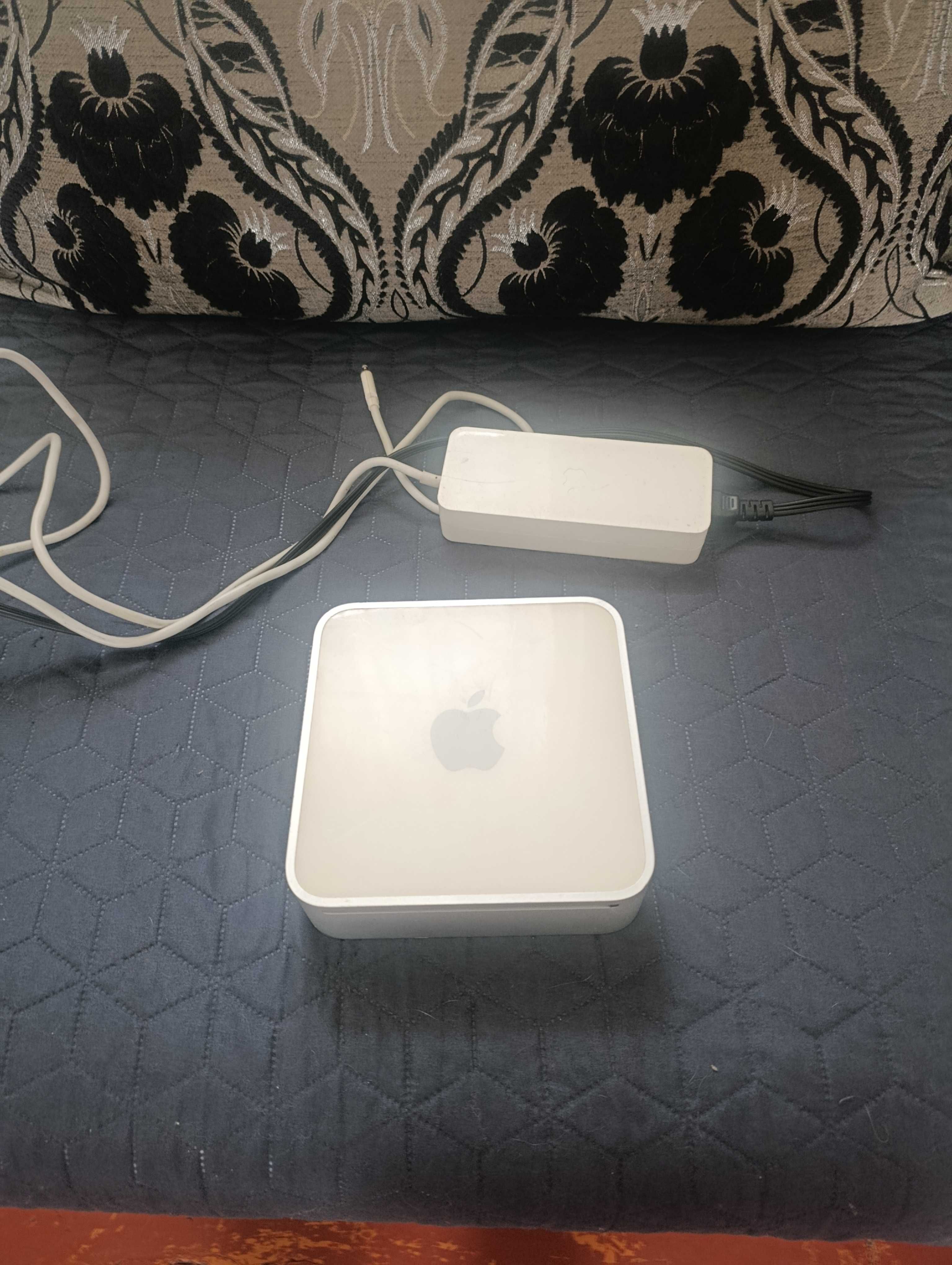 Apple Mac Mini A1176 Intel Core 2 Duo 2.16 GHZ, 4 Gb DDR , SSD 120Gb