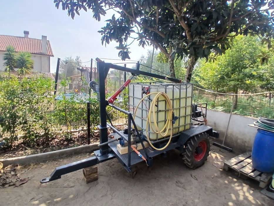 Reboque grua  agricula  porta maquinas