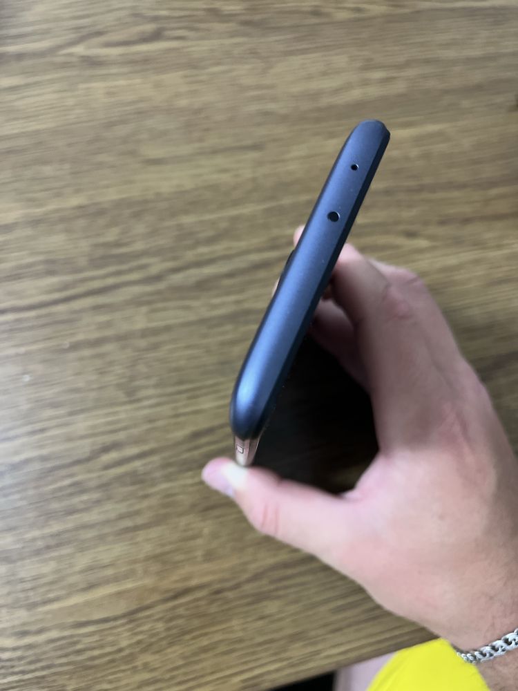 Redmi 9 (4/64 gb) в ідеальному стані (торг пристуній)