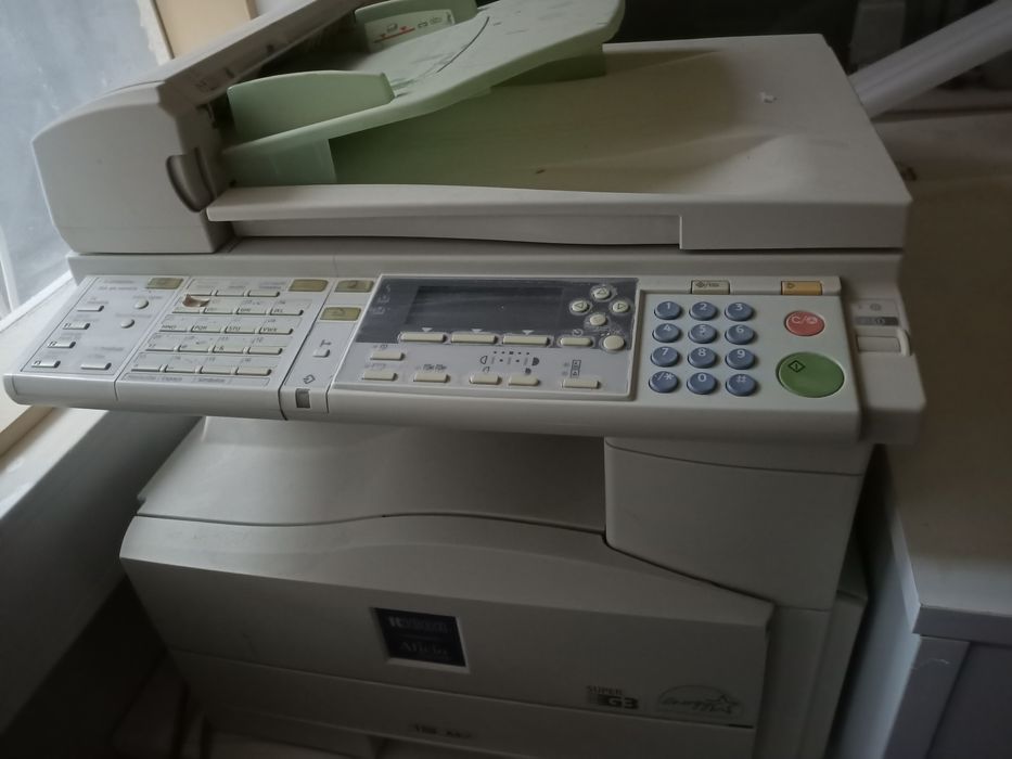 Fotocopiadora e impressora de rede Ricoh