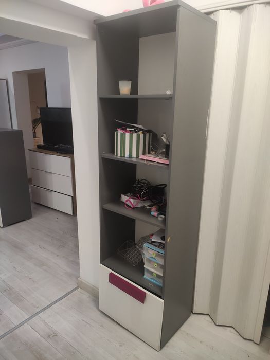 Komplet mebli młodzieżowych Forte. Szafa, 2 komody, biurko, słupek.
