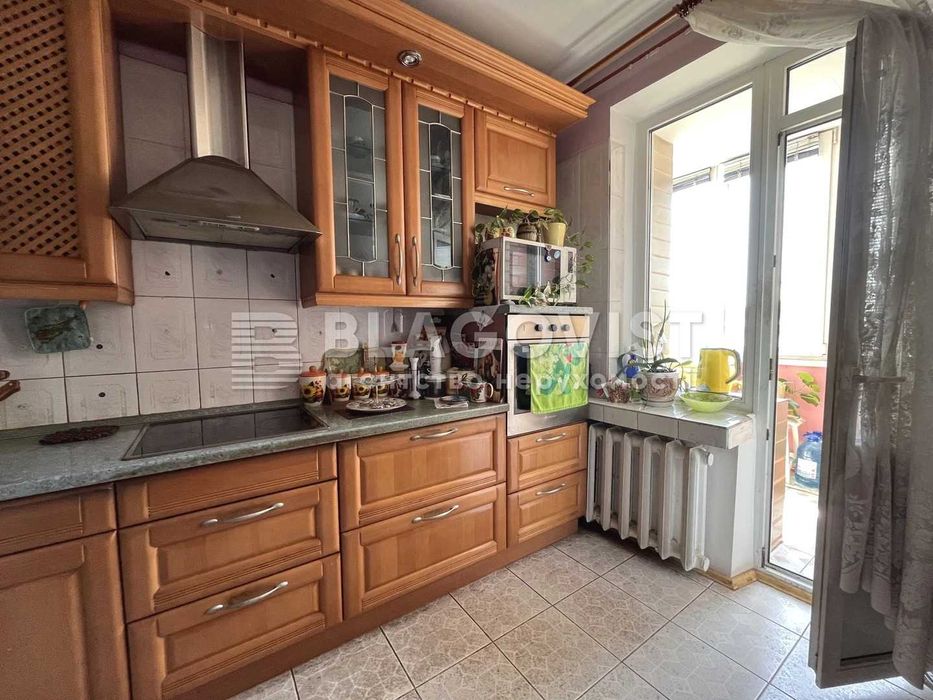 Продаж 3-х кімн Старонаводницька 8, Печерськ ,Центр