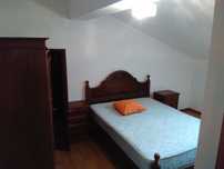 Quarto em apartamento T2 águas furtadas
