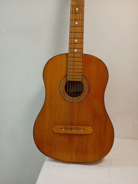 Продам гитару б/у, находится на 3 станции Люстдорфской дороги