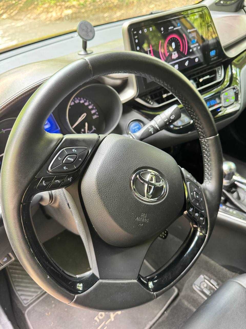Toyota C-HR гібрид 2018