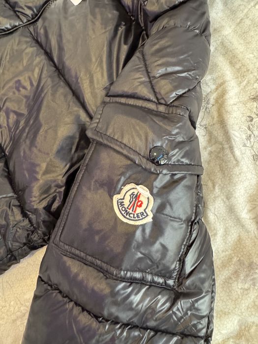 Casaco moncler maya com defeito