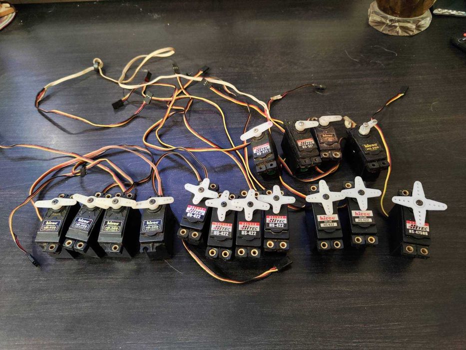 Сервоприводы HITEC легкое б/у, размер стандарт, оригиналы продам.