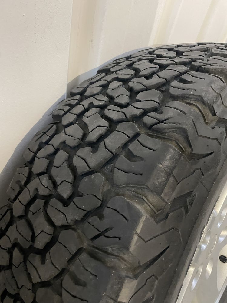 Jantes jeep com pneus Bf