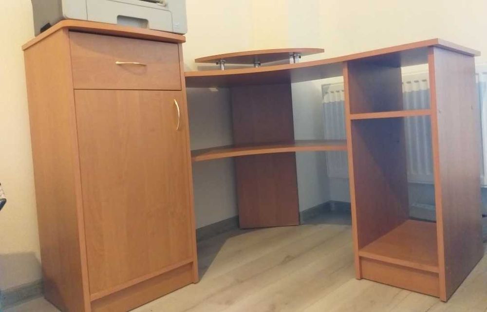 Продаю угловой стол