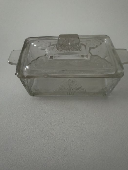 Manteigueira em vidro sem uso e em  muito bom estado