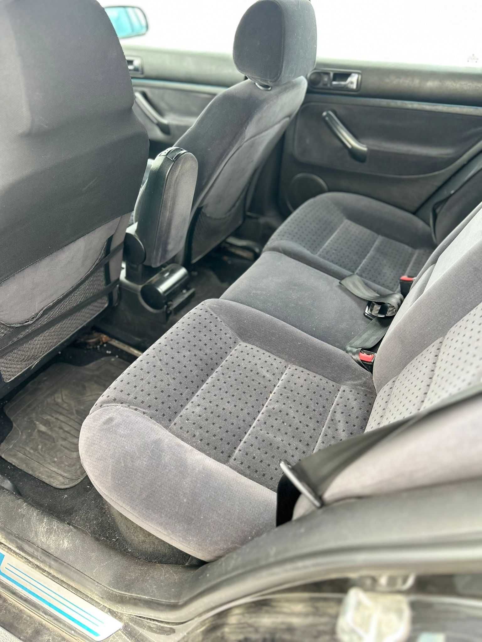 VW Golf IV 1.6 SR Gasolina (1998) – Preto