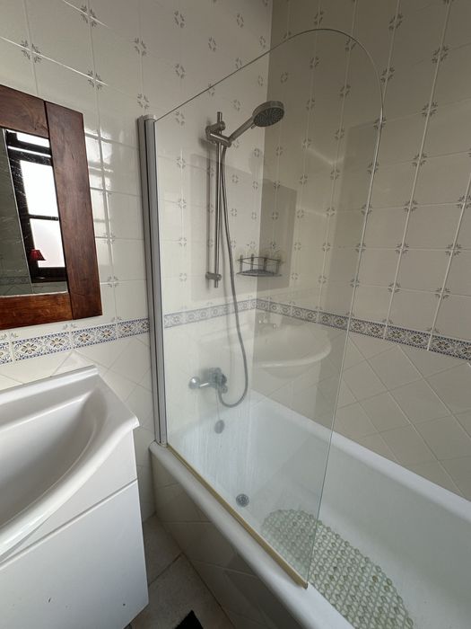 Resguardo de banheira com vidro temperado