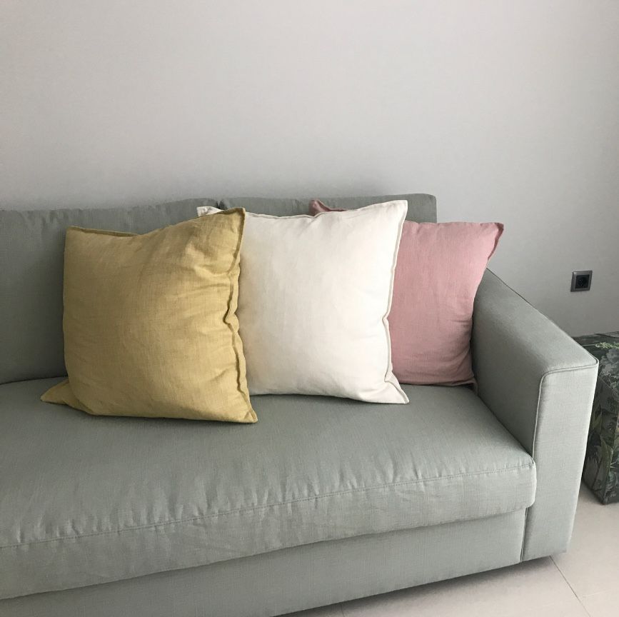 Sofa de linho verde / acinzentado