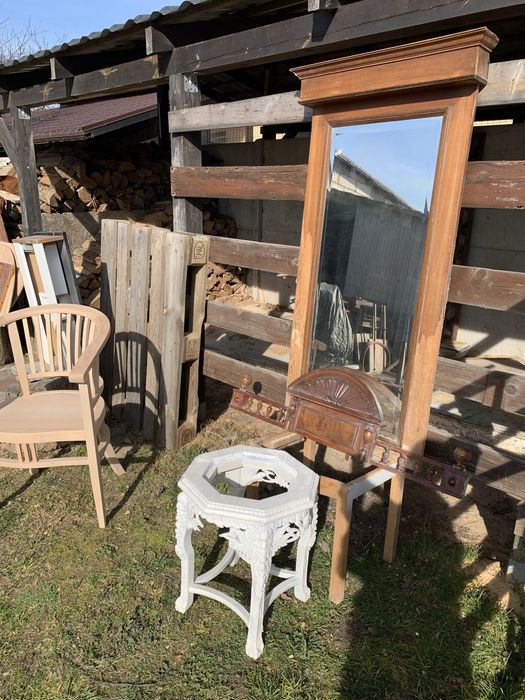 Stylowe lustro z górką