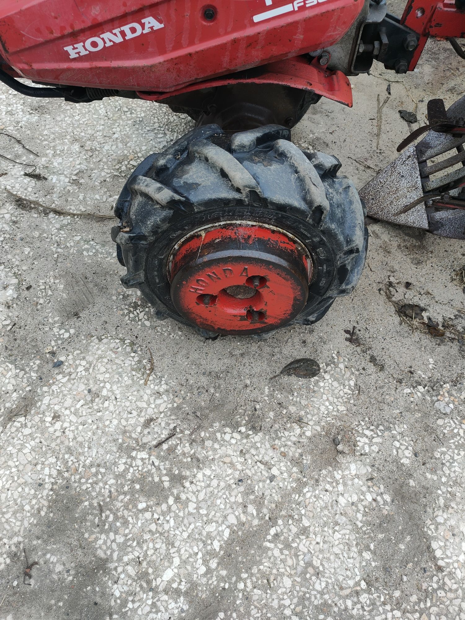 Motocultivador Honda F506 Em Excelente Estado com Acessórios Incluido