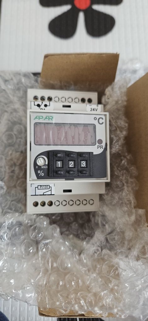 Regulator temperatury APAR AR669