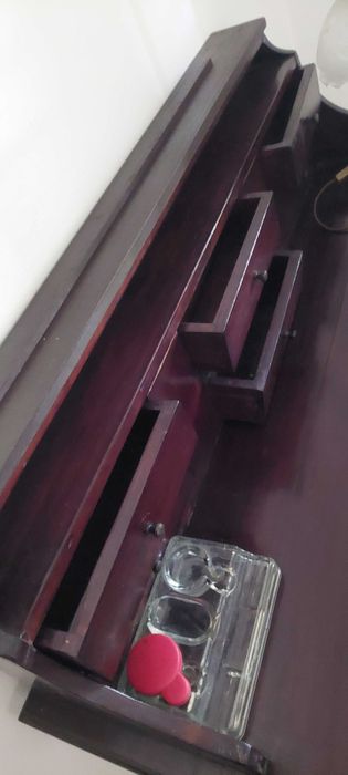 Escrivaninha de estilo antigo