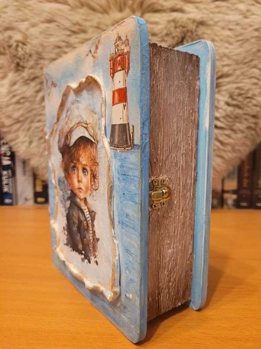 Morska skrzynka w formie książki – ozdoba i schowek w jednym