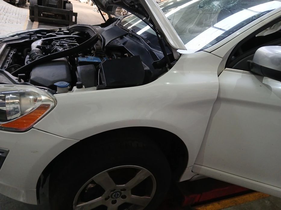 Guarda-lamas esquerdo VOLVO XC60 I (156)