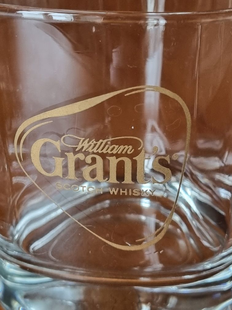 Dwie szklanki Grants