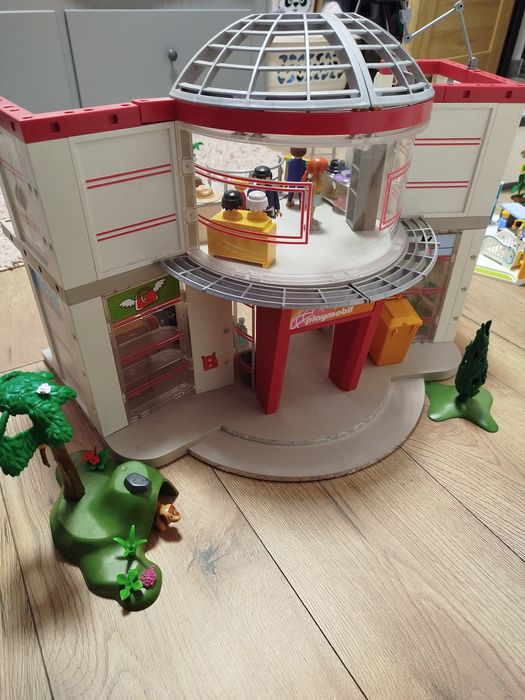 Play mobil galeria handlowa +przedszkole+szpital