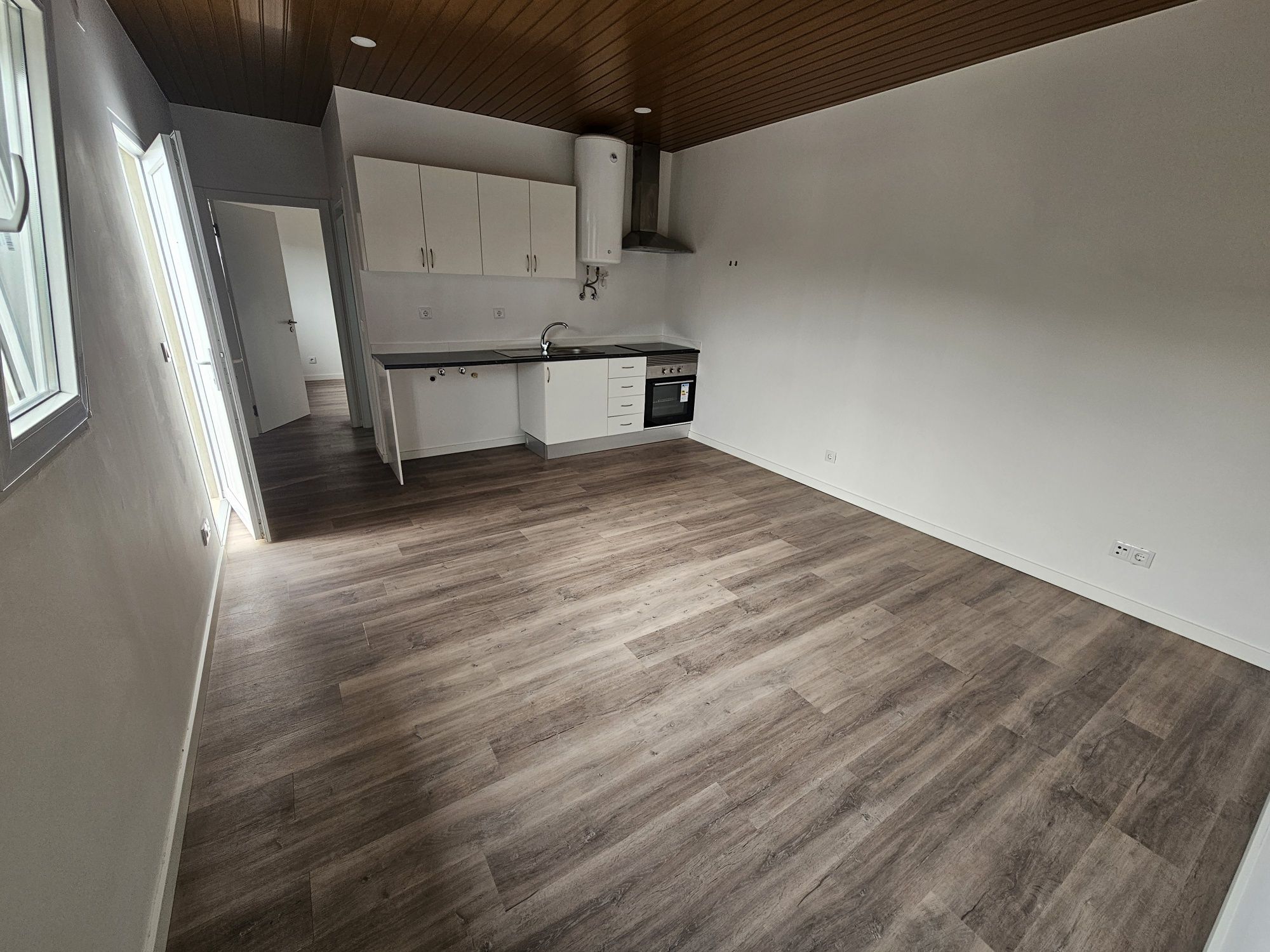 Casa T2 com quintal