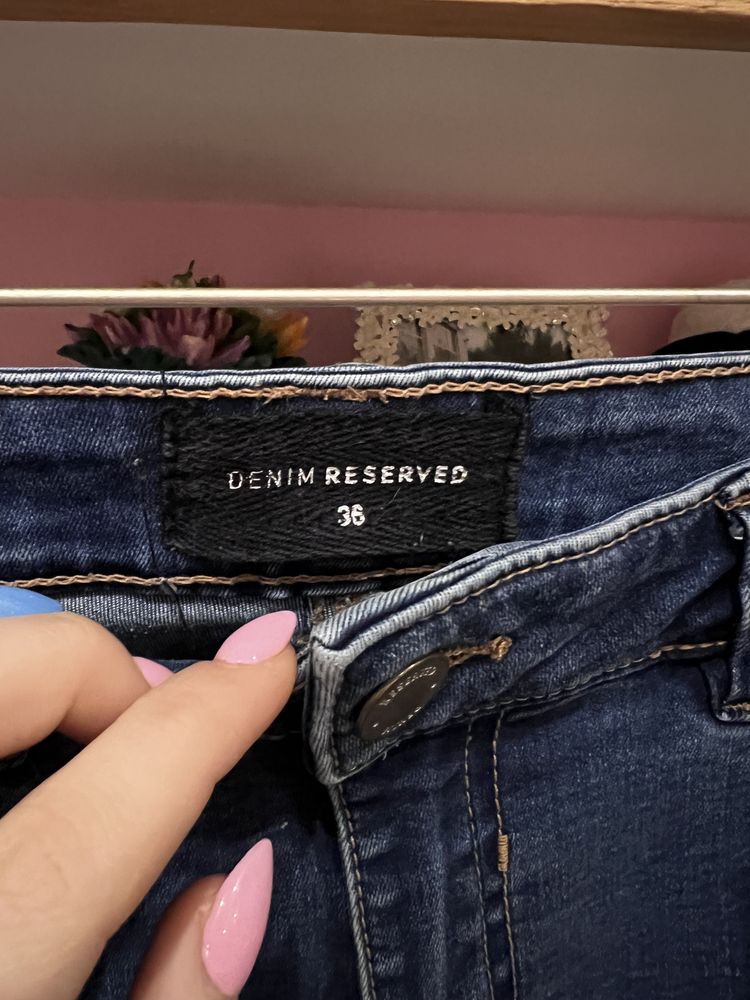 Nowe spodnie jeansowe Reserved r. S