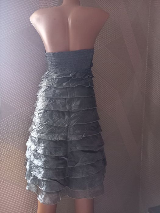 Нарядное  серое платье