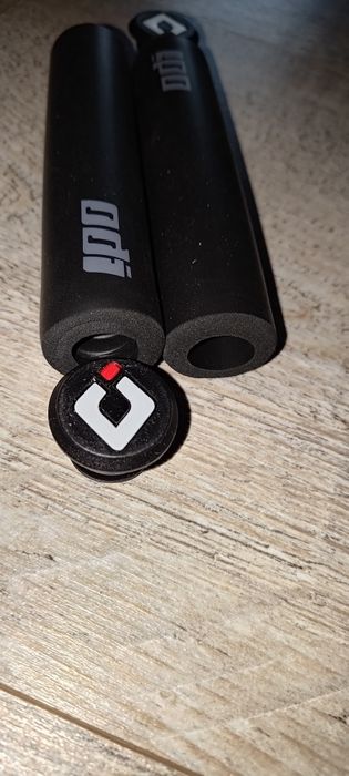 Chwyty kierownicy gripy rączki  silikonowe czarne Odi lite plus korki