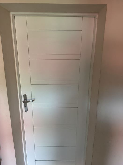 Drzwi z oscierznicami biale