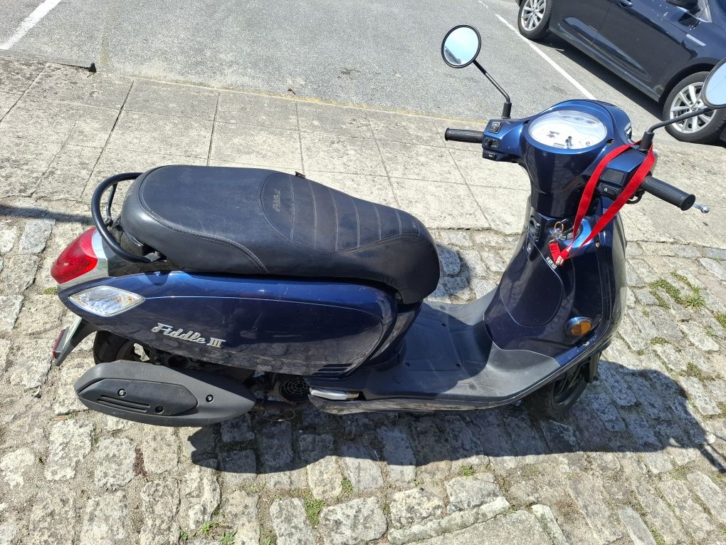 Vende-se Scooter sym findlle 3