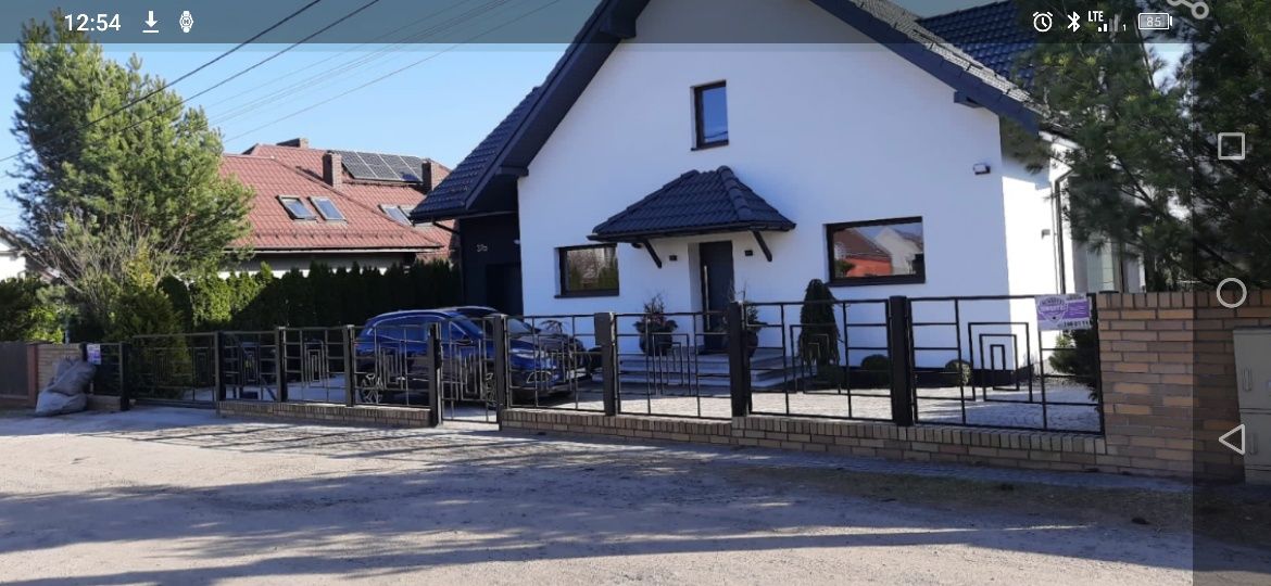 Ogrodzenie  bramą przesuwną z napędem