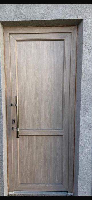 Двері якісні , металопластикові зовнішні, нові. Виробник вікна стиль