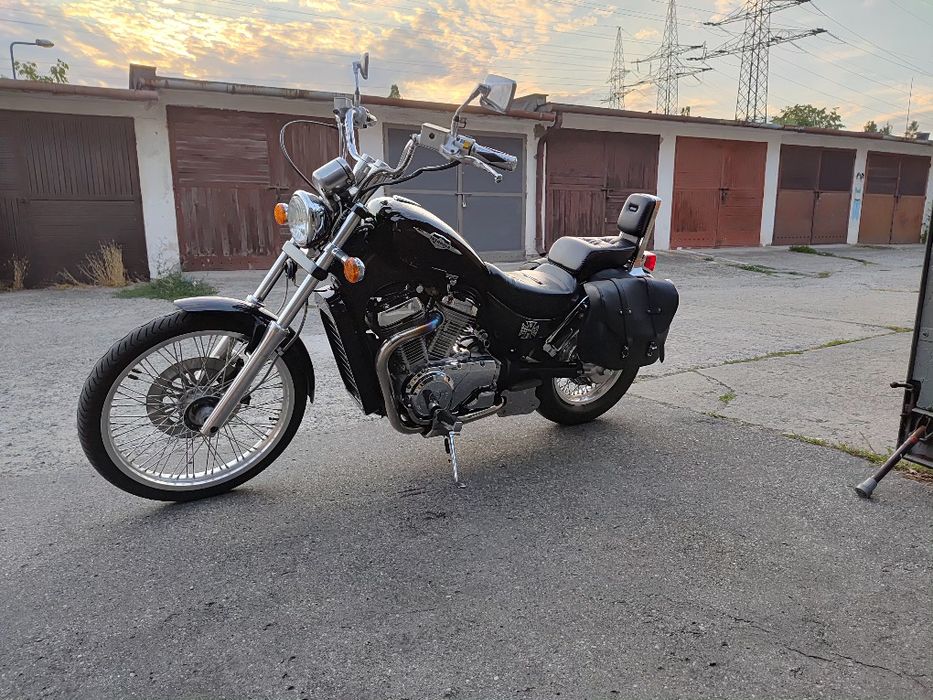 INTRUDER VS 800 96r. 30000km.