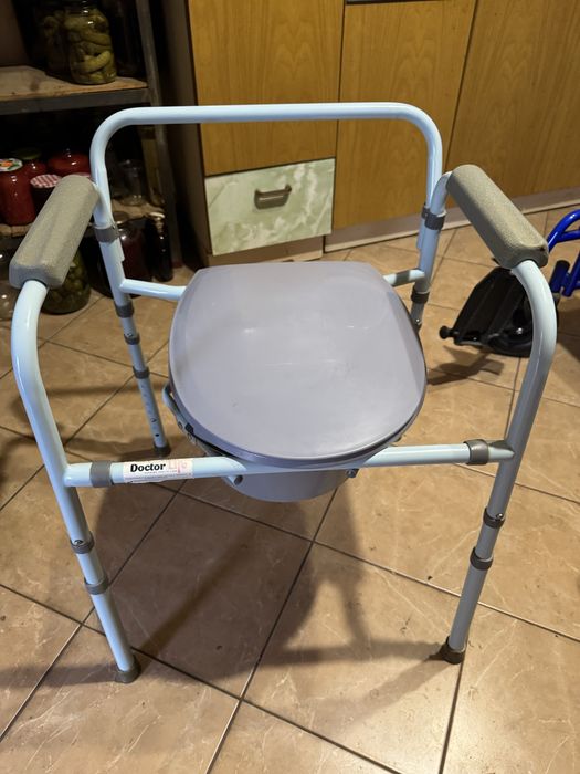 Продам складний стілець-туалет