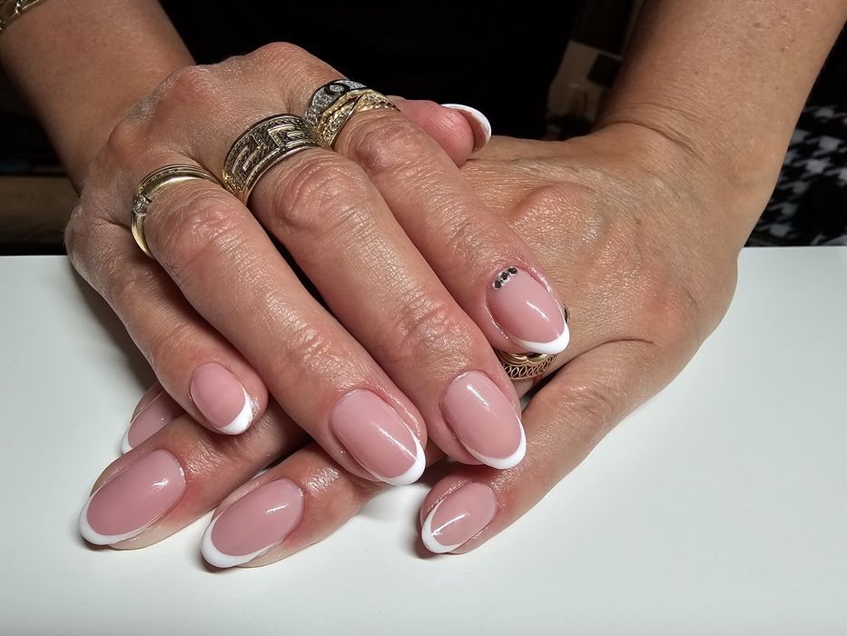 Manicure z dojazdem do klienta.