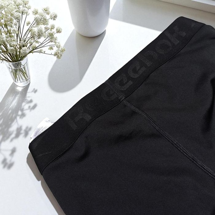 Czarne legginsy damskie Reebok kolarki sportowe rybaczki