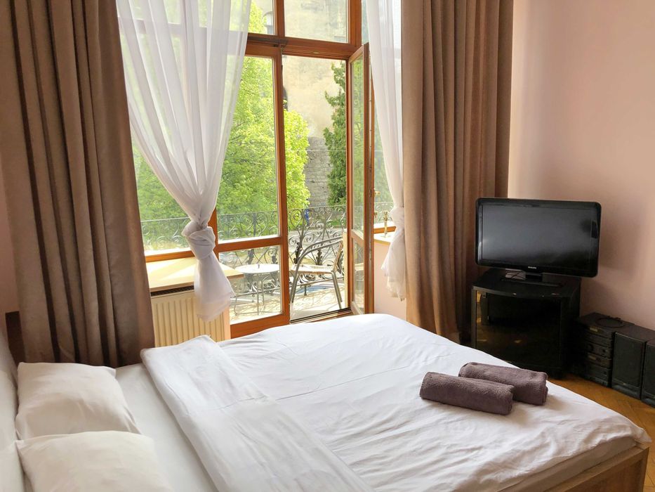 Подобово Львів .Власник.  2-кім квартира в центрі з балконом.