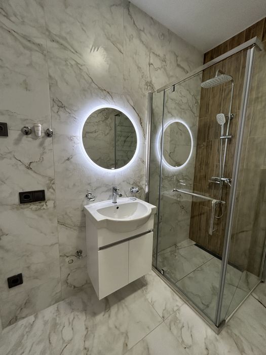 Квартира з сучасним ремонтом біля набержної! Без комісії!