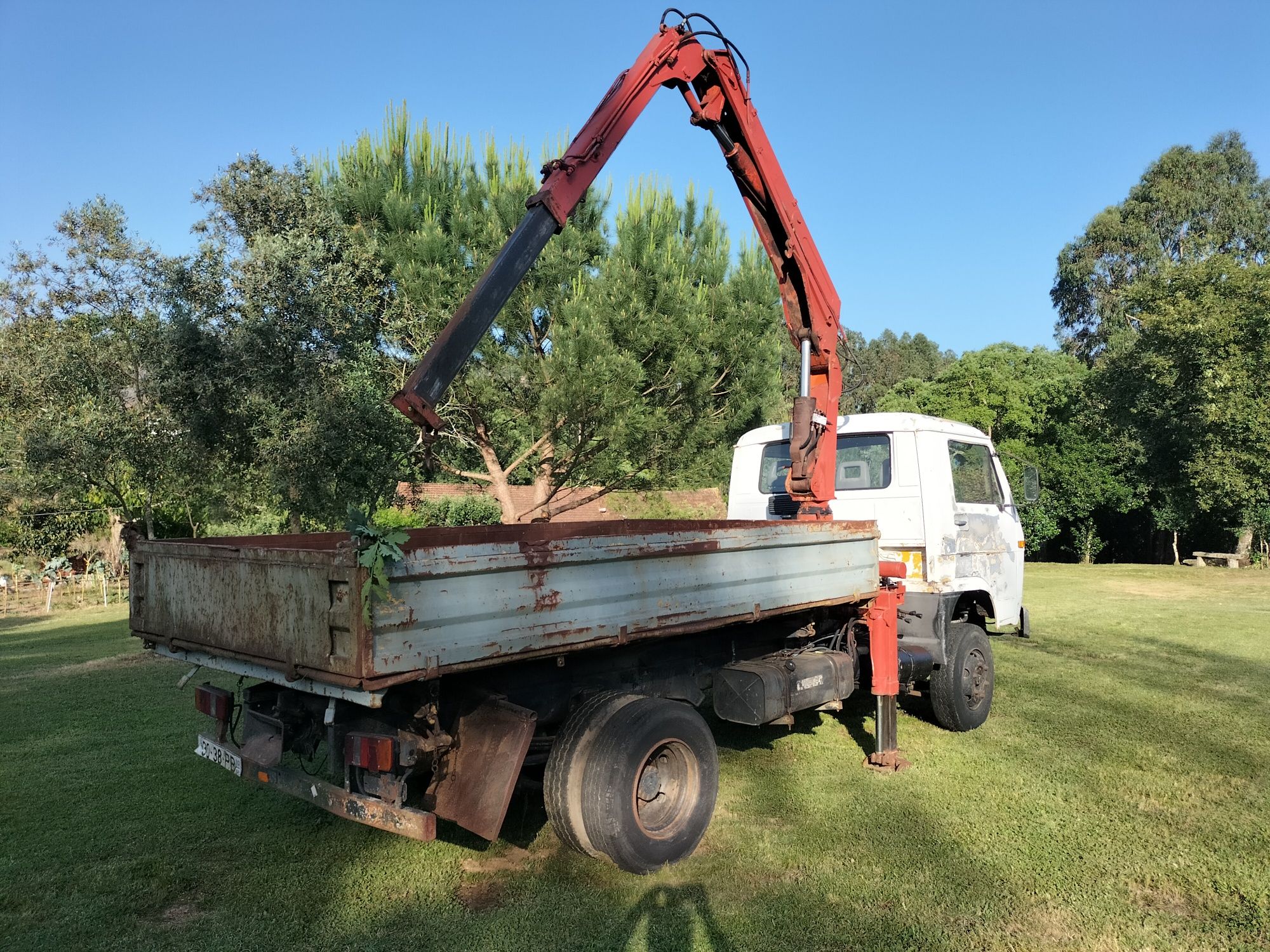 Camião Man com grua, basculante
