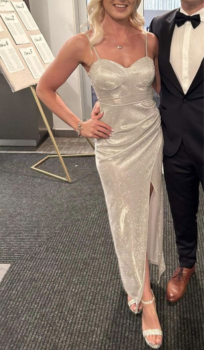 Srebrna długa sukienka