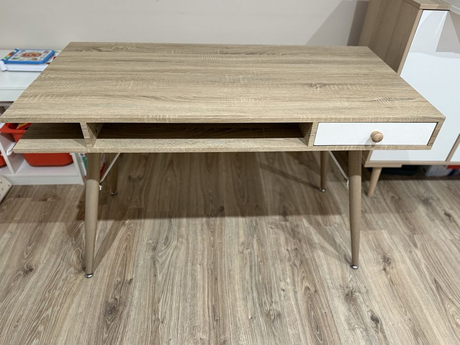 Stolik / biurko / toaletka m