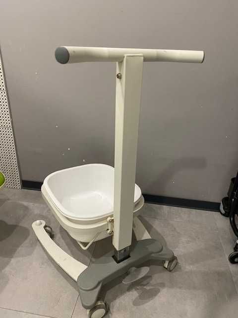 Brodzik do pedicure Comfort na kółkach z funkcją Lift