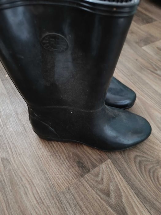 Сапоги резиновые новые