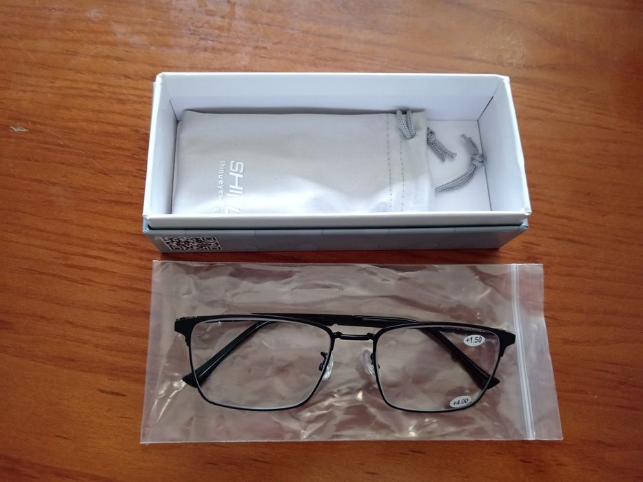 Біфокальні окуляри в титановій оправі для читання