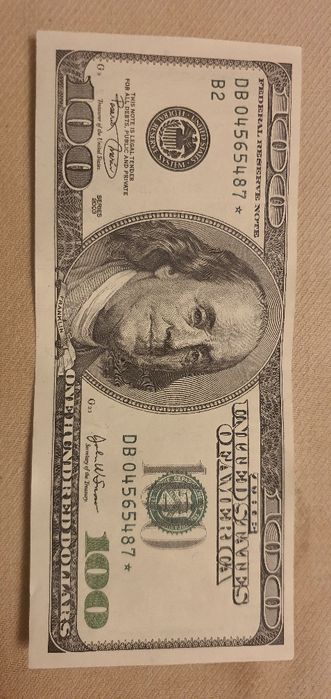 купюра 100 долларов США со звездой 2003 год. Замещенка DB04565487